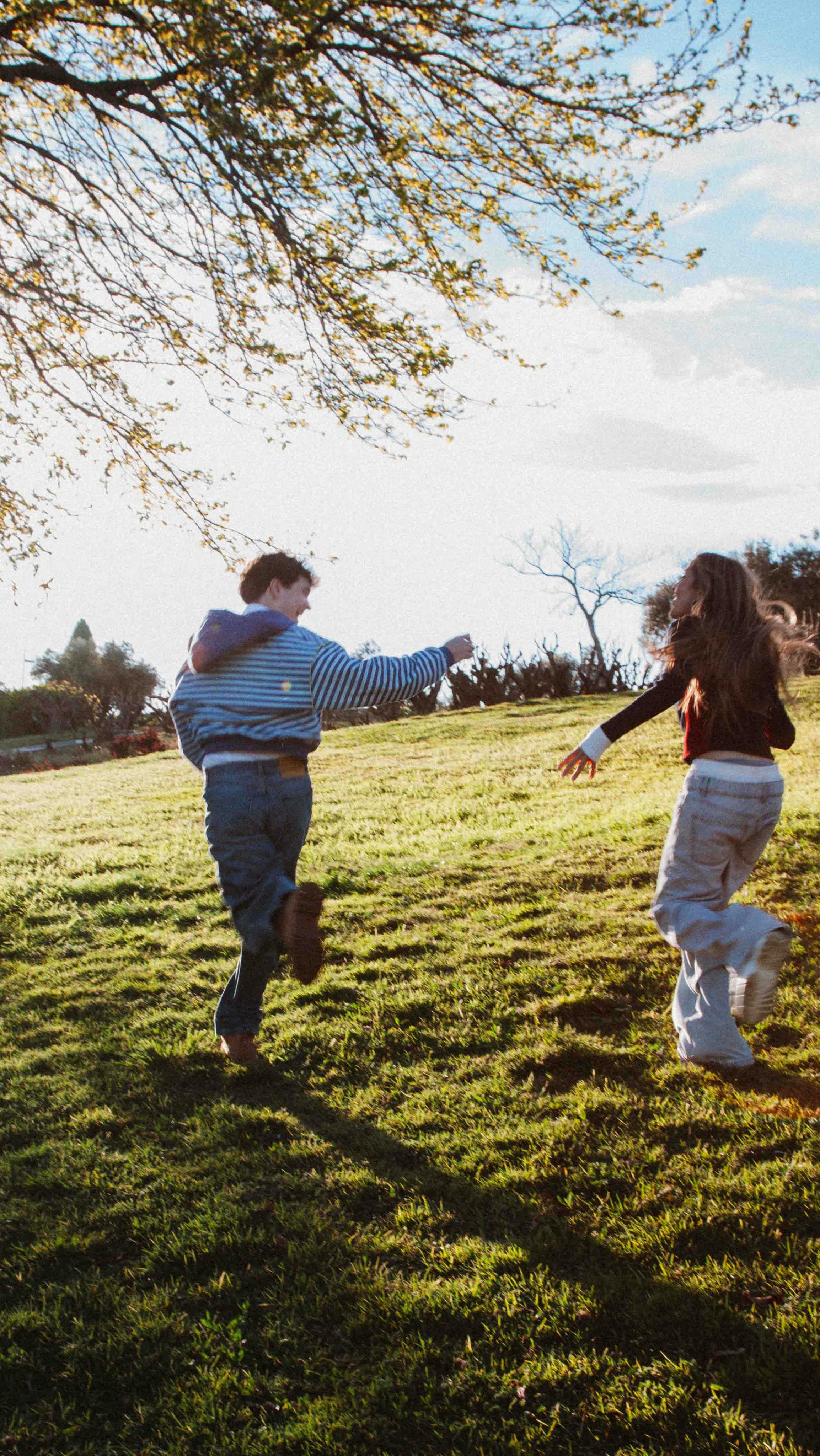 Javi Crespo y Paula Koops en el videoclip de Rayito de Luz