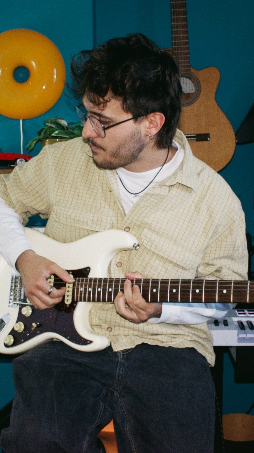 Diego en la productora Desde la Pecera para artistas emergentes