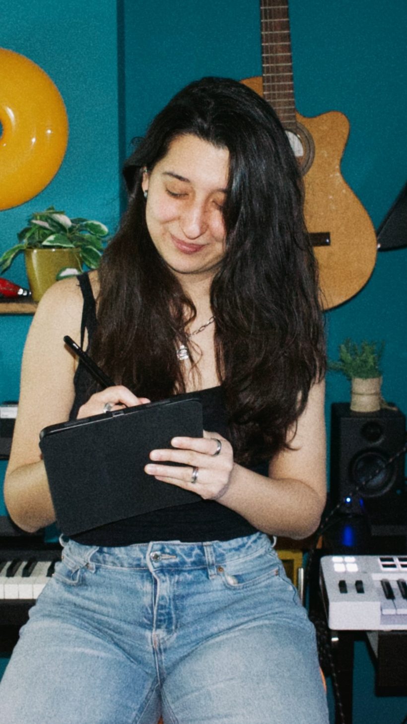 Natalia en la productora Desde la Pecera para artistas emergentes