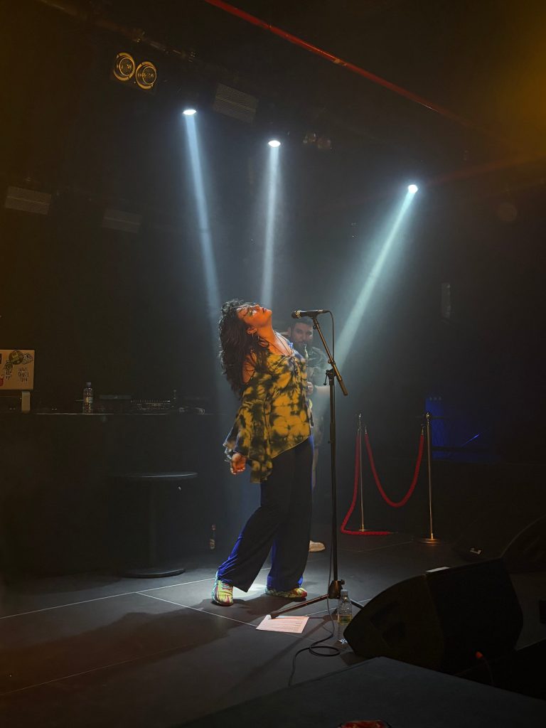 Fitasha en el concierto de vibess y Subersivas. 