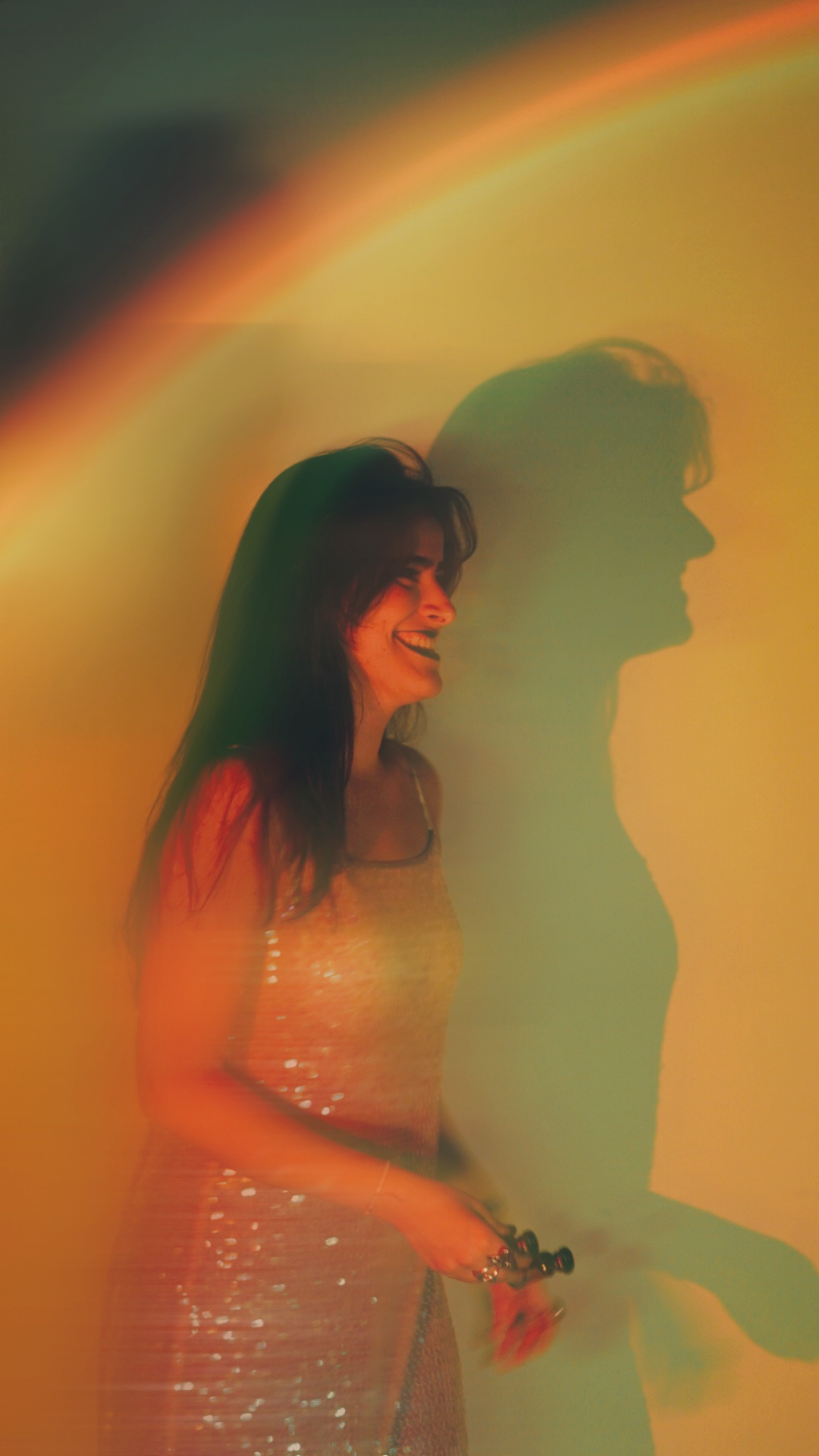 Sesión de grabación de Itziar Aramburu en estudio junto a productores de música pop alternativa.